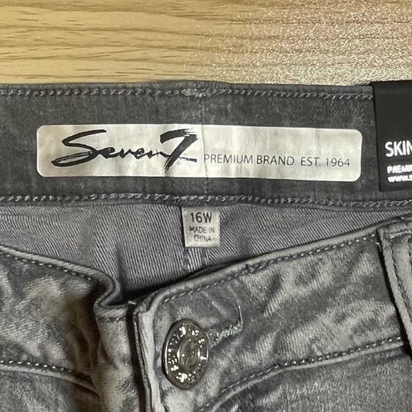 NWT Seven 7 Skinny Easy Fit Women's Jeans‎ Size 16W - Picture 3 of 6